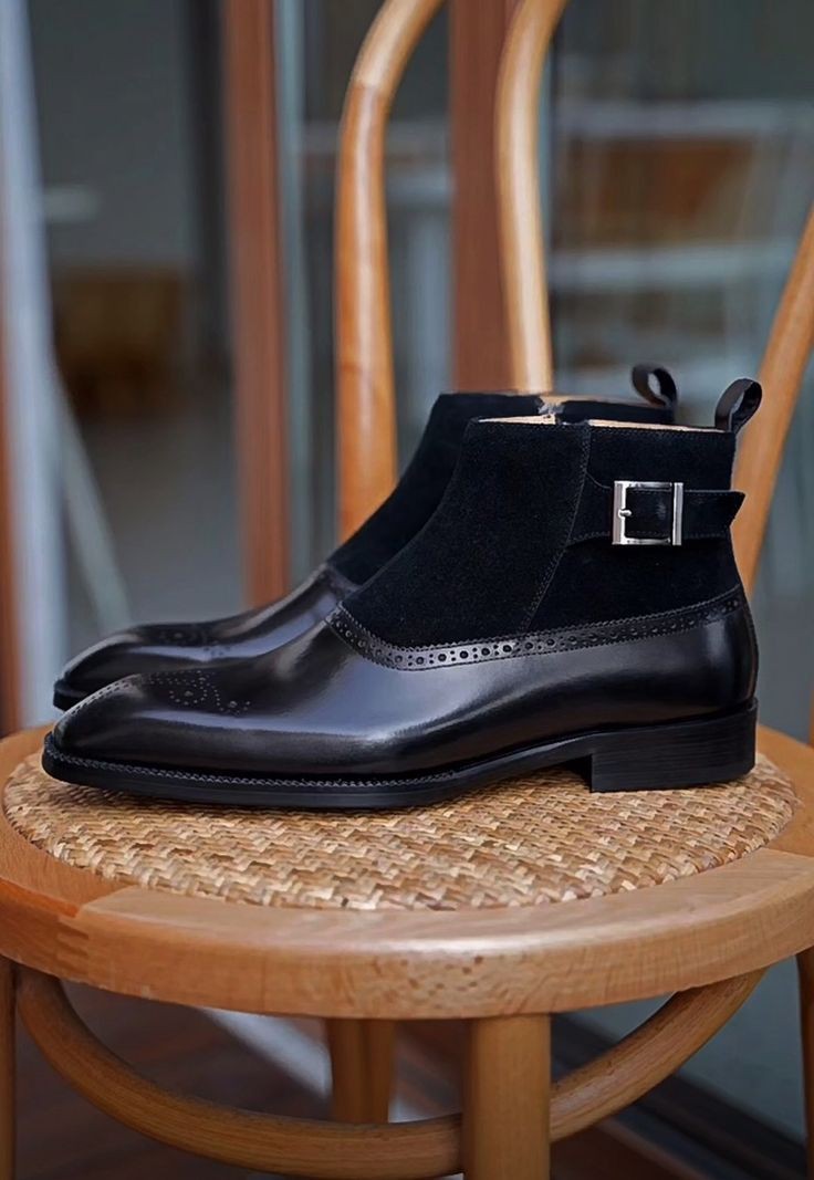 Classic Men's Chelsea Boots: Superior Quality & Versatility