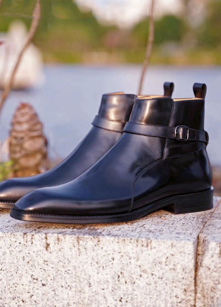 Experience Comfort: Leather Chelsea Boots for Men with Sturdy Sole Support