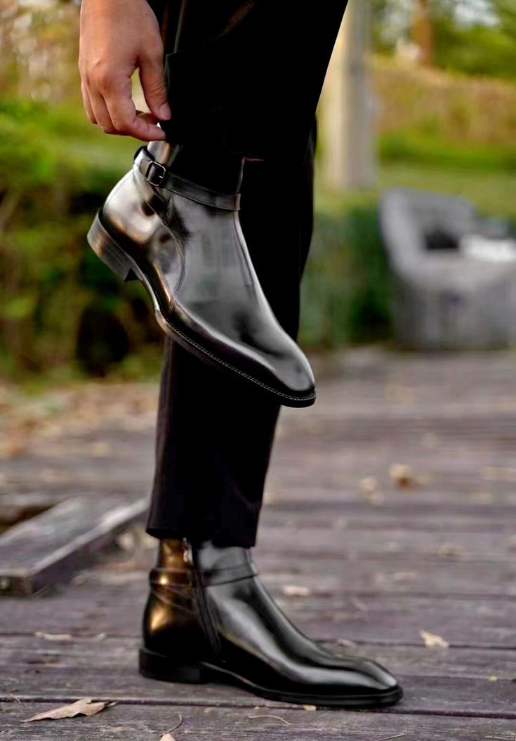 Experience Comfort: Leather Chelsea Boots for Men with Sturdy Sole Support