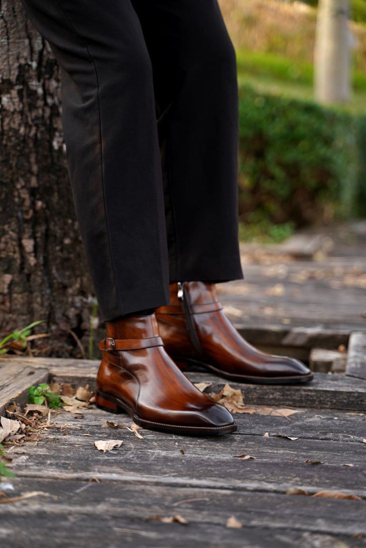 Experience Comfort: Leather Chelsea Boots for Men with Sturdy Sole Support