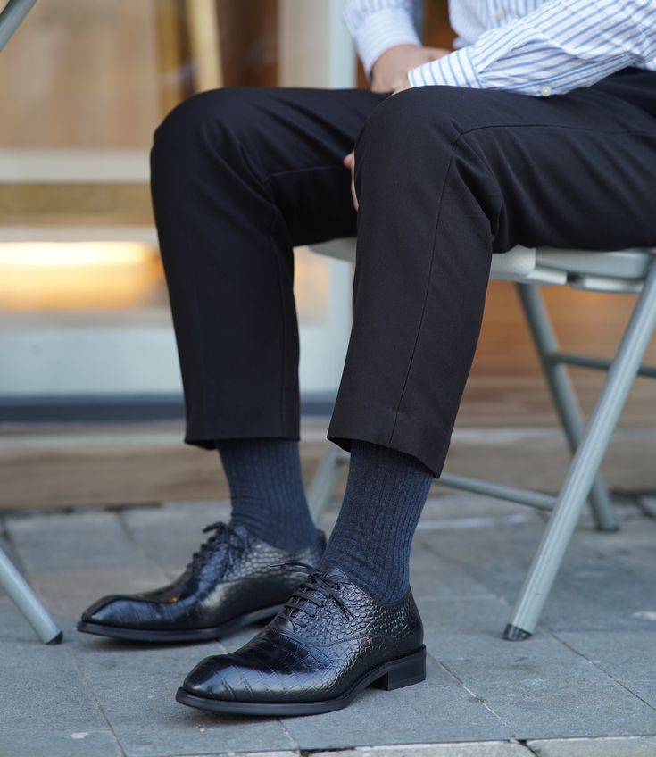 Discover Luxury with Men's Crocodile Texture Oxford Lace-Ups Shoes