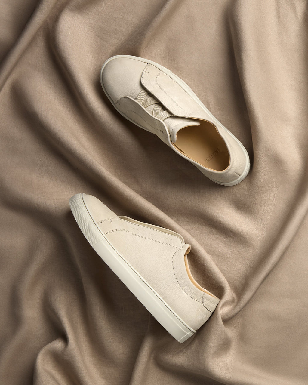 Alnö – Beige Nubuck