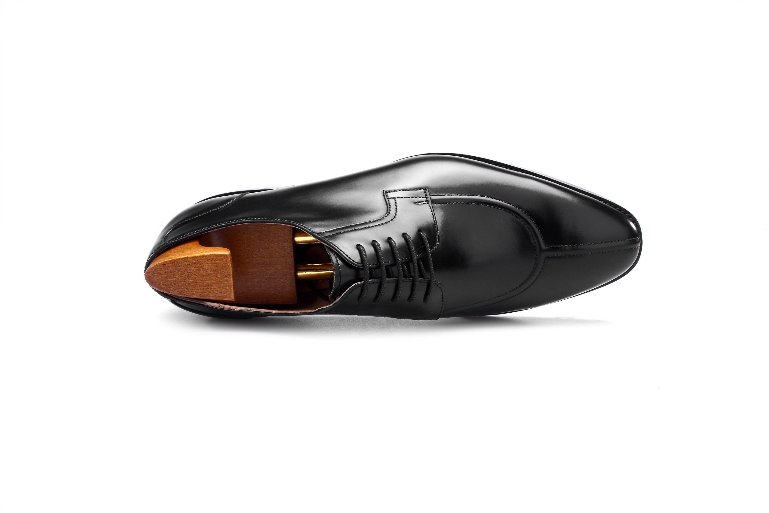 Italian-Inspired Sophistication: Comfortable Leather Derby Lace-Ups