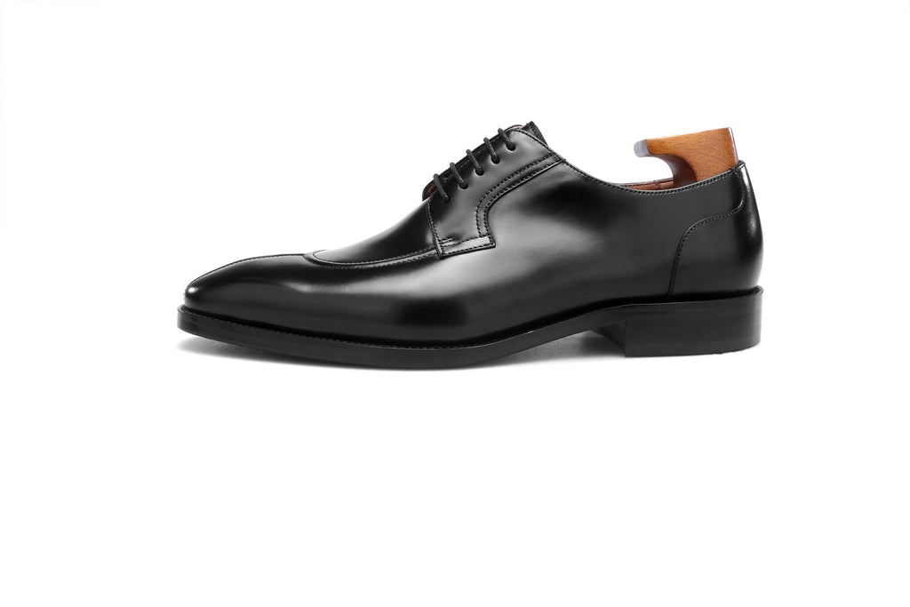 Italian-Inspired Sophistication: Comfortable Leather Derby Lace-Ups